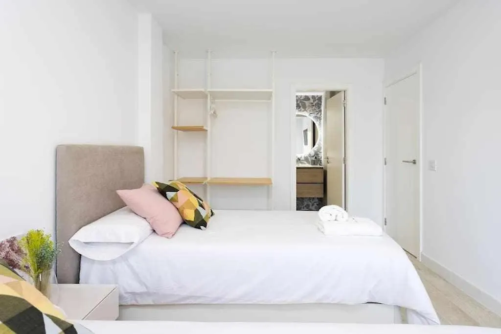 Sunnyland Apartment Arona Cho 0*,